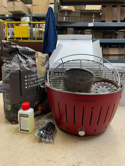 LotusGrill Classic Feuerrot - B-Ware gebraucht mit Lackkratzer und Delle ohne Tasche, 200ml Brennpaste und 2,5kg Kohle - NR 65